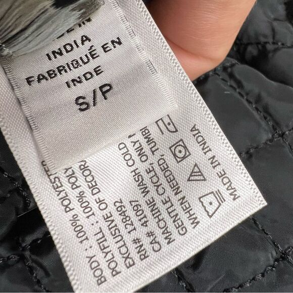 Greg Norman Blue and Black Printed/ Black Quilted Reversible Zip Up Vest - Picture 9 of 11